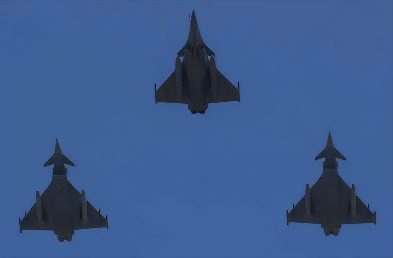 唐驳虎:全面解析歼10空战对手,“阵风”战机为何不堪一击?