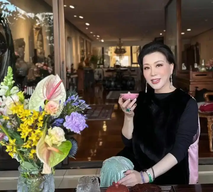 杨小娟晒半山豪宅喜鹊报喜,吕良伟娶旺夫女家业兴旺,儿子有出息