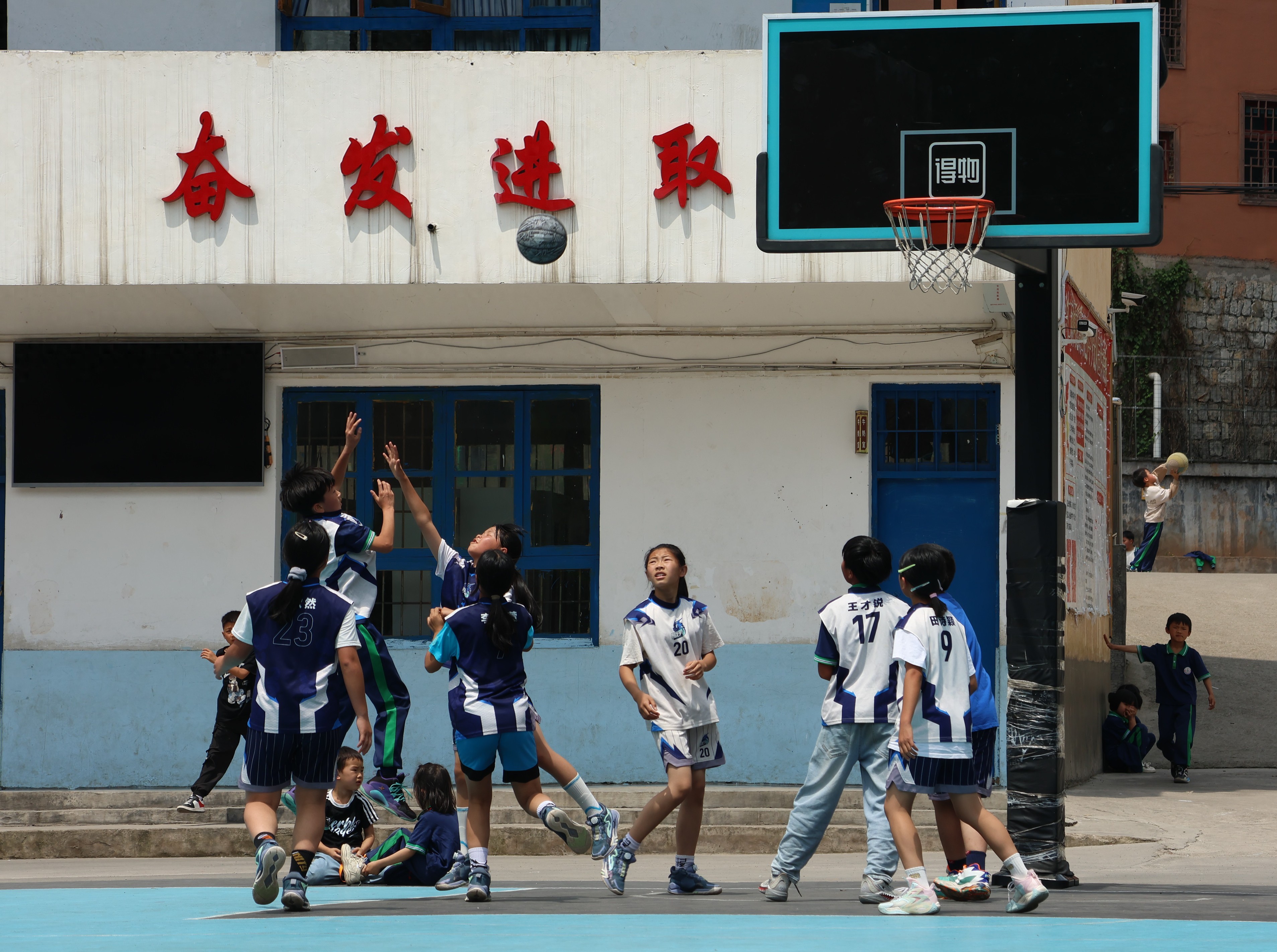 详细阅读:体育为村里娃推开梦想新窗 体育为村里娃推开梦想新窗