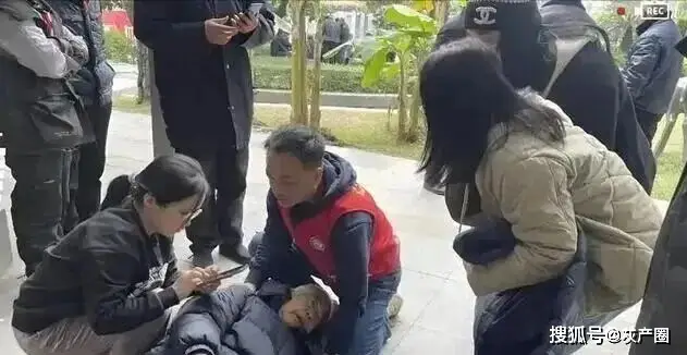 “不是你撞的，干嘛去扶”的法官：十七年后，各方煎熬的人生