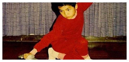 他才是《战狼》中真正的特种兵，1.5米身高，连吴京都退让三分