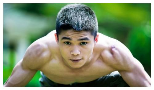 他才是《战狼》中真正的特种兵，1.5米身高，连吴京都退让三分