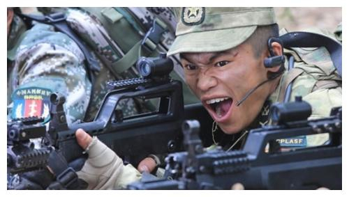 他才是《战狼》中真正的特种兵，1.5米身高，连吴京都退让三分