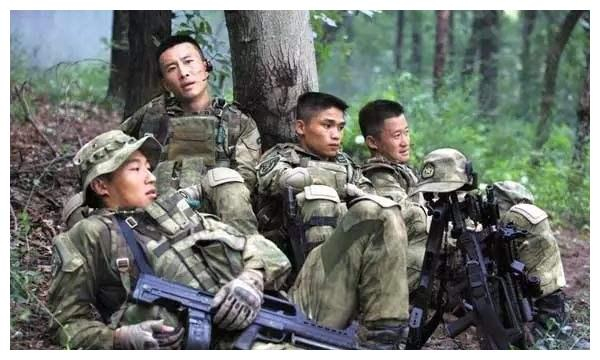 他才是《战狼》中真正的特种兵，1.5米身高，连吴京都退让三分