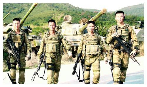 他才是《战狼》中真正的特种兵，1.5米身高，连吴京都退让三分