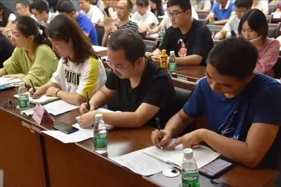 今日视点丨多名行家聚乐山住建，教您写文更出彩！