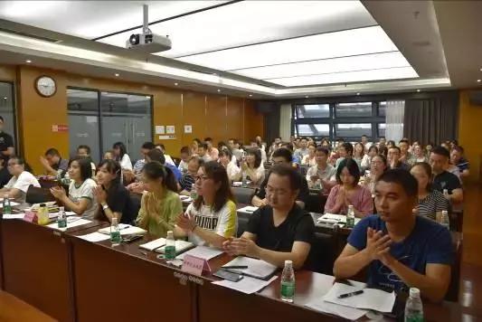 今日视点丨多名行家聚乐山住建，教您写文更出彩！