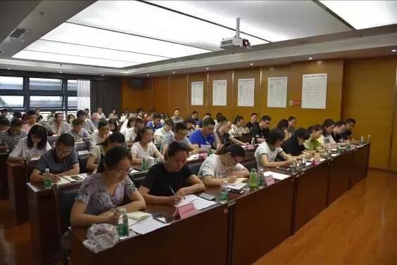 今日视点丨多名行家聚乐山住建，教您写文更出彩！