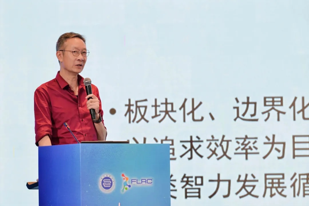 中学生语文作文“AI味”渐浓，教师直接判0分？这事儿不能“一刀切”