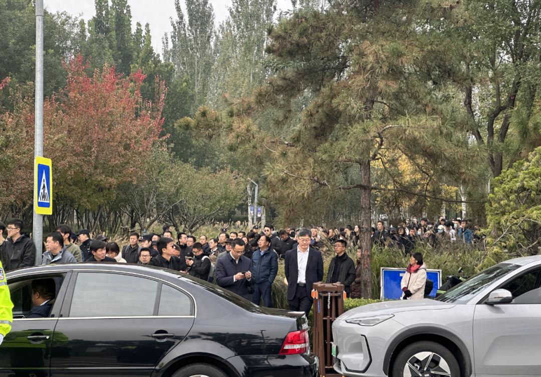 从无交集，他们为何送别杨振宁