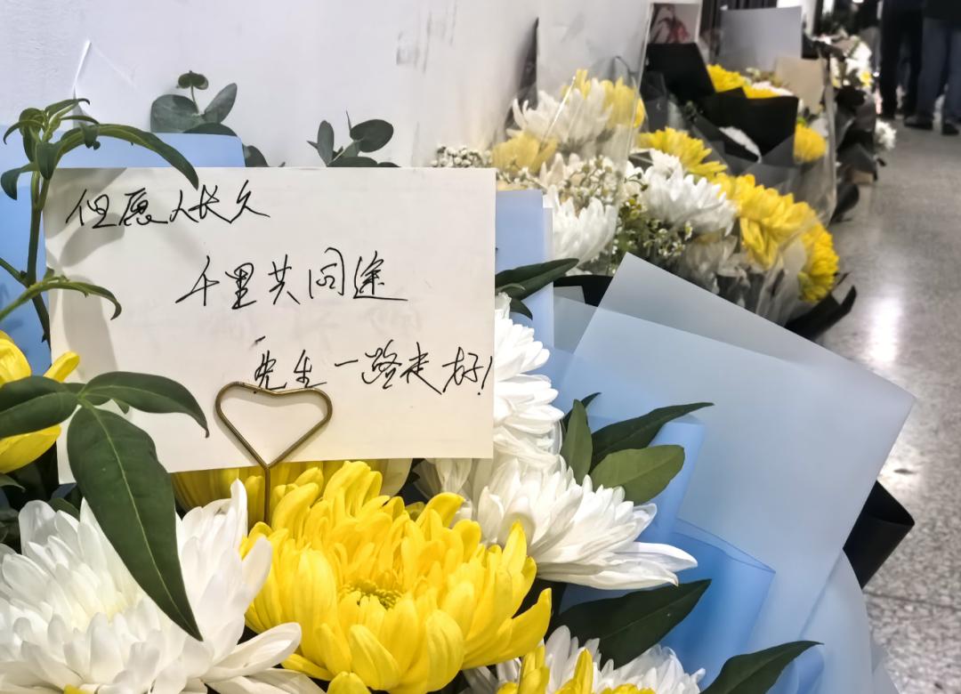 从无交集，他们为何送别杨振宁