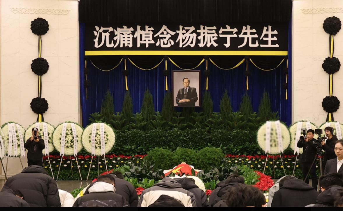 杨振汉赴八宝山送别杨振宁!露面回忆往事,透露了哥哥的一个遗憾