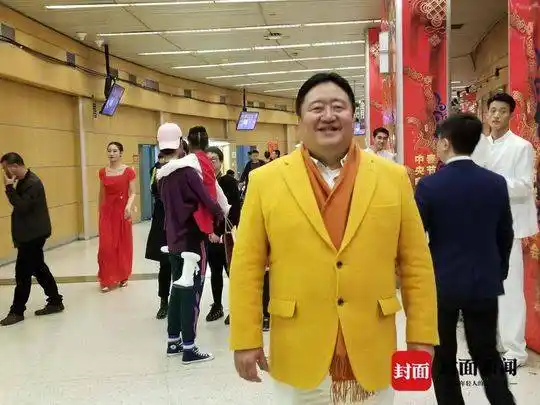 "春晚钉子户"笑脸哥冉东升坐观众席19年 今年因腿抽筋中途离场