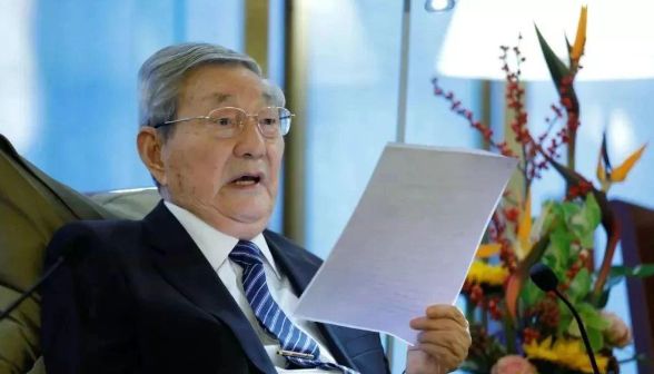 他是建国以来潜逃级别最高的贪官：至今还未落网，逃跑方式成了谜