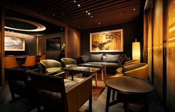 他是建国以来潜逃级别最高的贪官：至今还未落网，逃跑方式成了谜