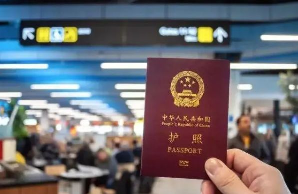 他是建国以来潜逃级别最高的贪官：至今还未落网，逃跑方式成了谜