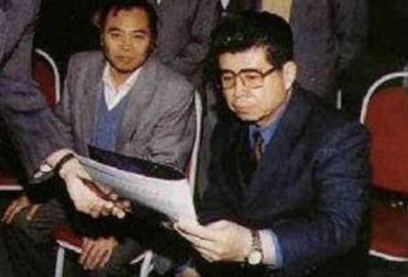 他是建国以来潜逃级别最高的贪官：至今还未落网，逃跑方式成了谜