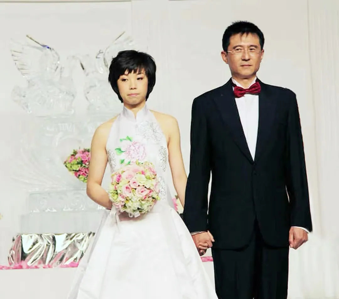 乒乓球“女魔头”张怡宁老公,竟是女星袁立前男友?这个男人宠了袁立