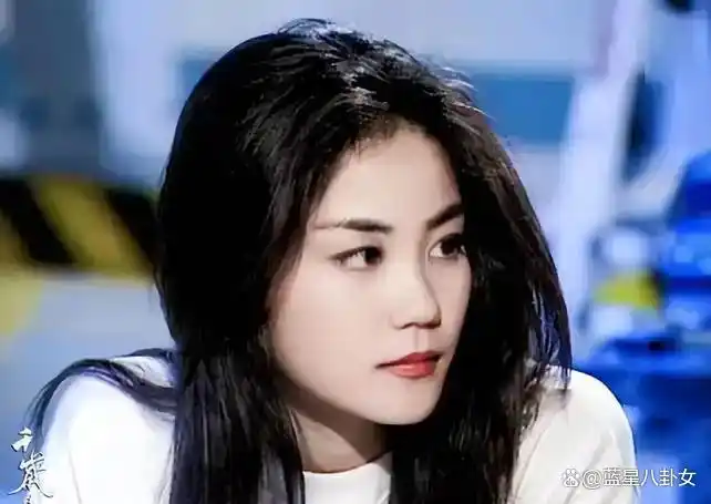 为何谢霆锋死心塌地爱王菲，因她25年未变！张柏芝却上热搜