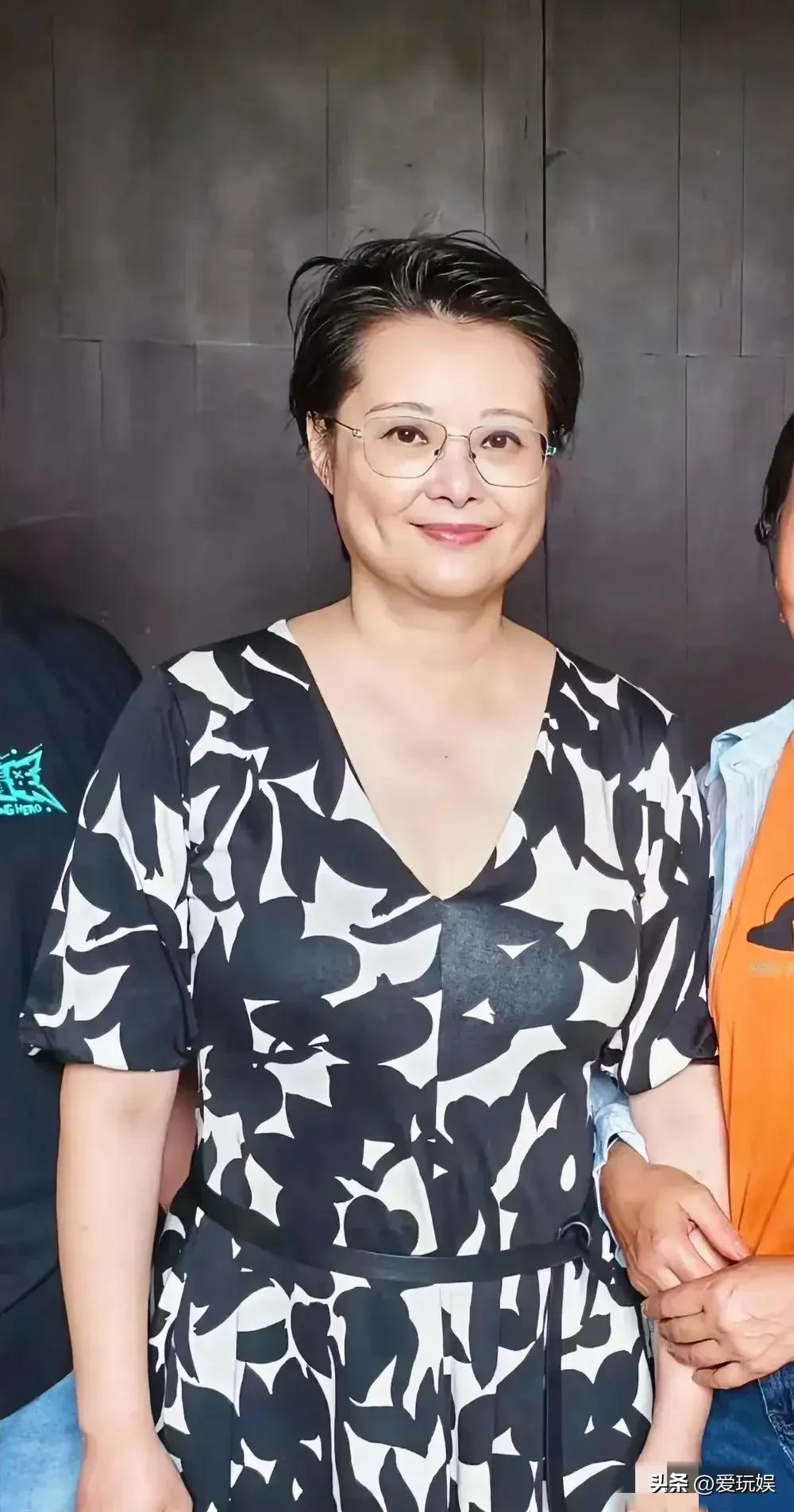 直到看清袁立如今的处境，才明白徐威的“离开”有多精明