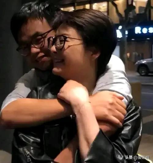 直到看清袁立如今的处境，才明白徐威的“离开”有多精明