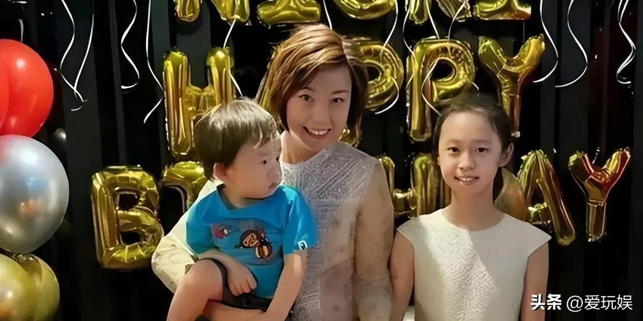 直到看清袁立如今的处境，才明白徐威的“离开”有多精明