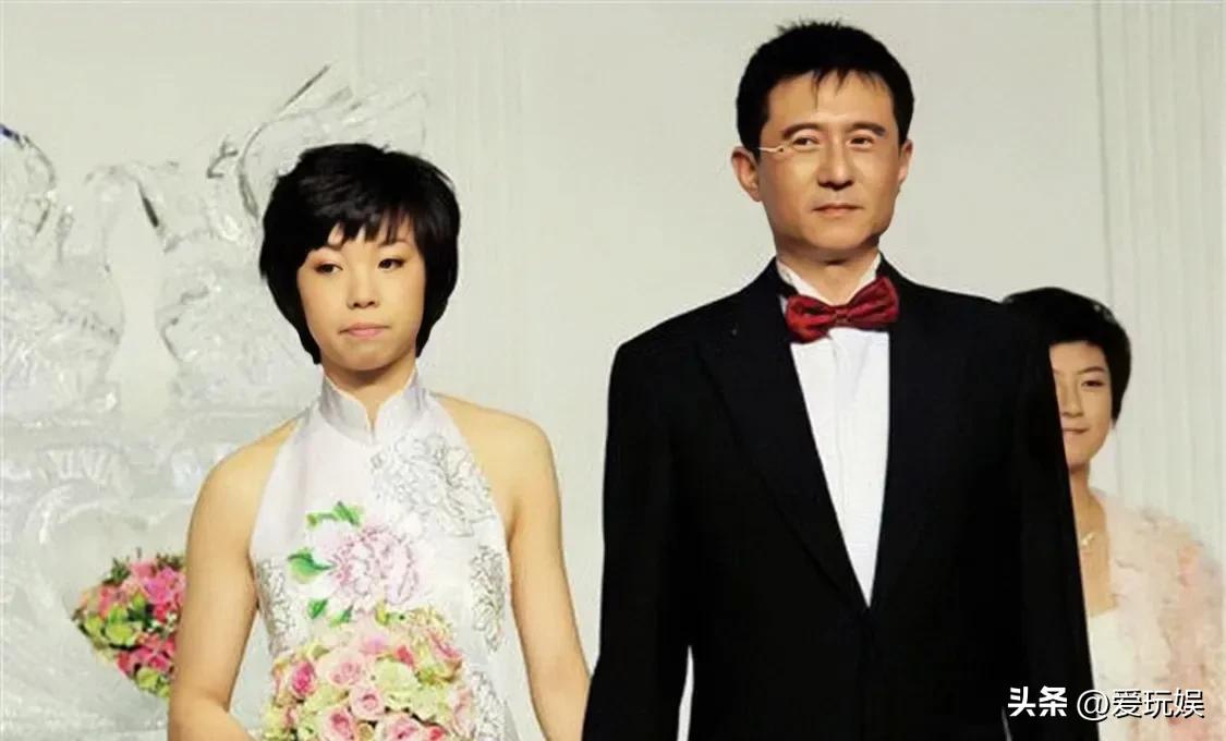 直到看清袁立如今的处境，才明白徐威的“离开”有多精明