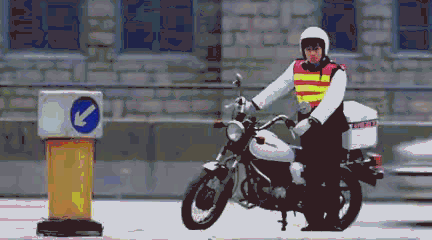 《新逃学威龙》遭翻拍！周星驰三大黄金配角重逢，能超越星爷吗