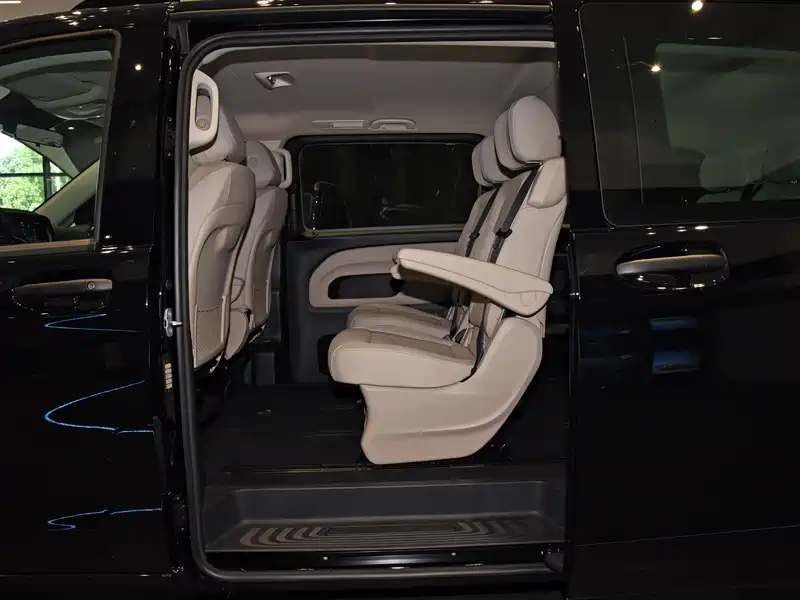 奔驰救护车的空间布局是怎样优化的？