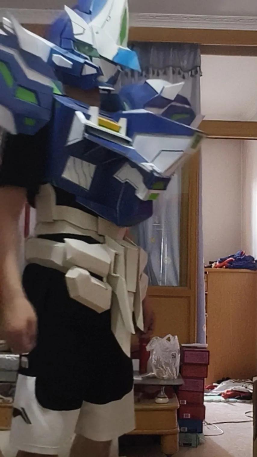 《机甲旋风》玩家投稿，历时一年自学自制cos服，只为热爱！