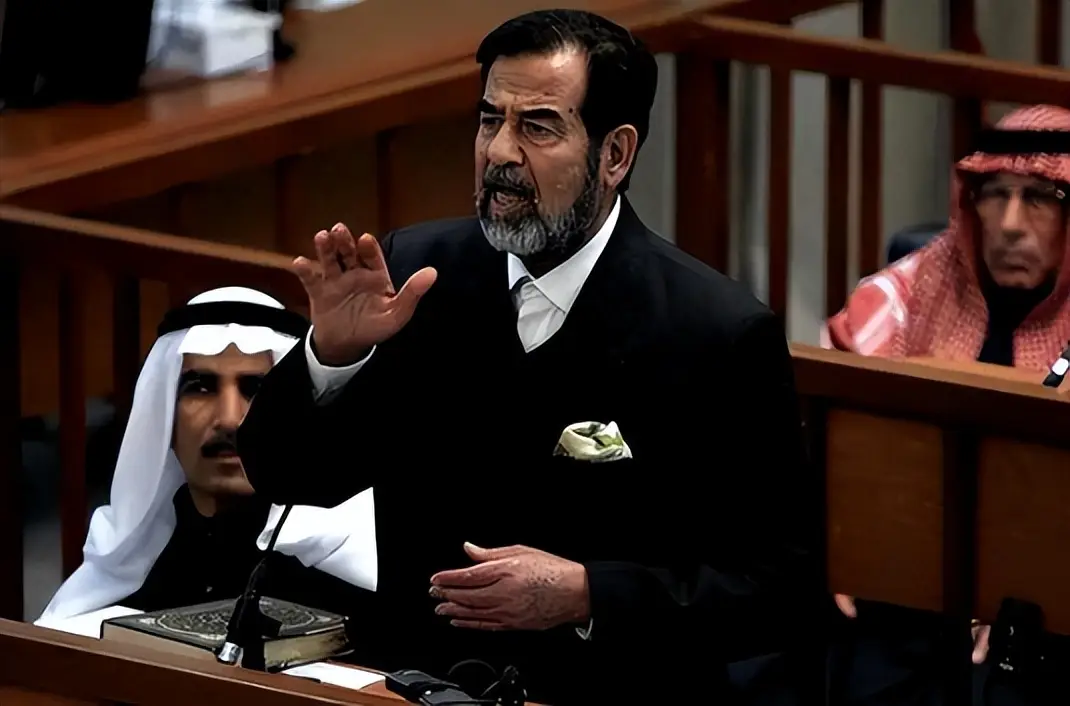 萨达姆受刑前一直摸胡子,大家以为他是害怕,唯独他女儿明白是暗号