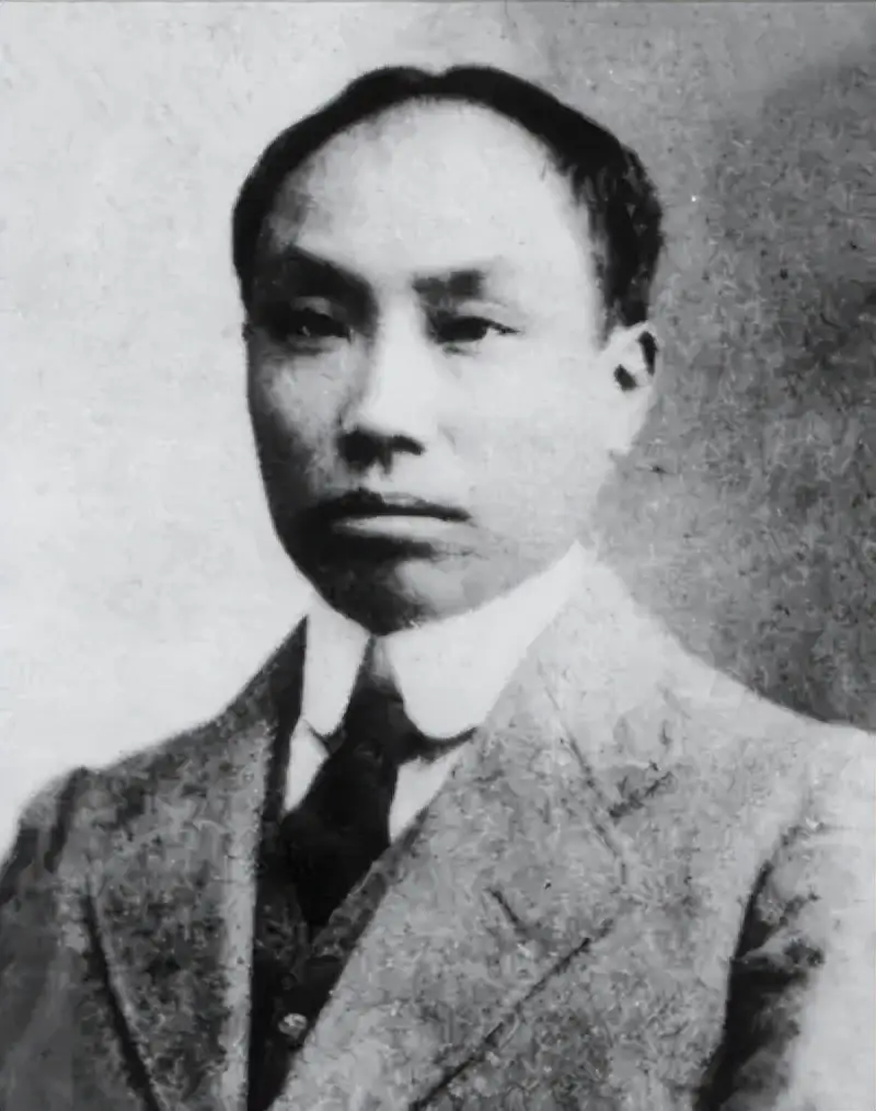 陈乔年牺牲后66年后女儿被找到,在墓碑前痛哭:爸,我来看您了