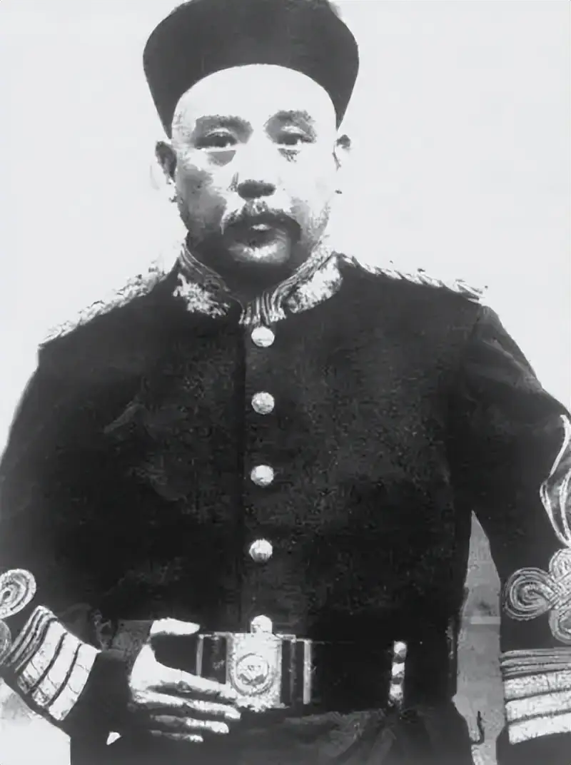 陈乔年牺牲后66年后女儿被找到,在墓碑前痛哭:爸,我来看您了