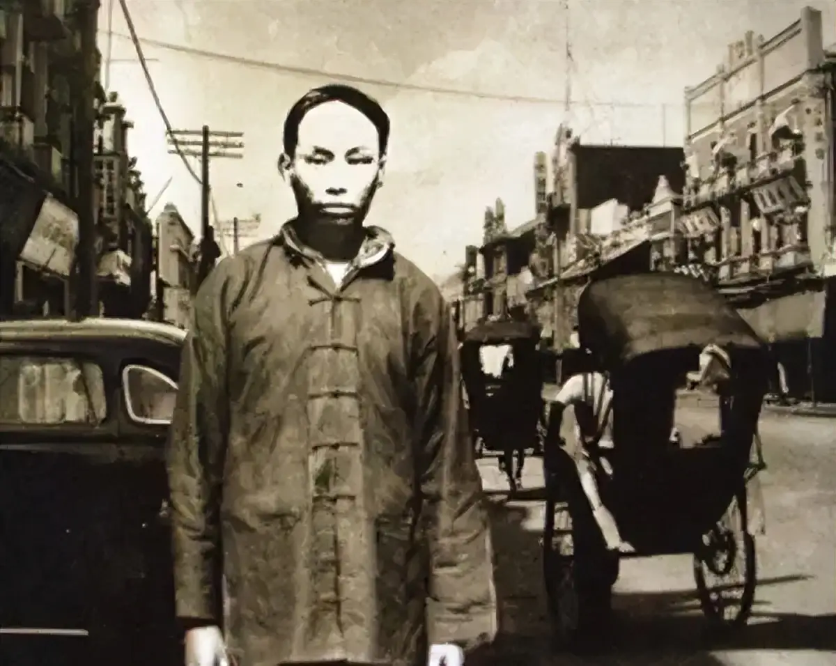 陈乔年牺牲后66年后女儿被找到,在墓碑前痛哭:爸,我来看您了