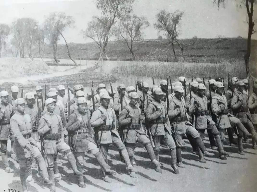 陈乔年牺牲后66年后女儿被找到,在墓碑前痛哭:爸,我来看您了