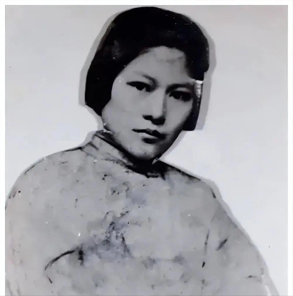 陈乔年牺牲后66年后女儿被找到,在墓碑前痛哭:爸,我来看您了