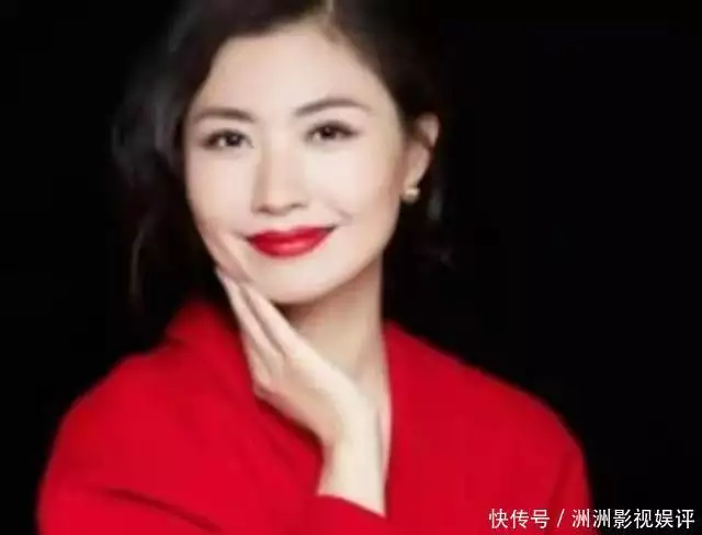 28岁辞职央视主持人,39岁全家移居日本,如今43岁的她后悔了吗