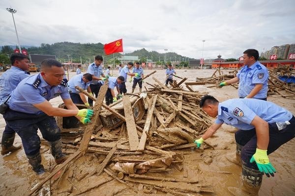 本报记者直击贵州榕江、从江抗洪一线：洪水来袭 青年汇聚一线勇担当
