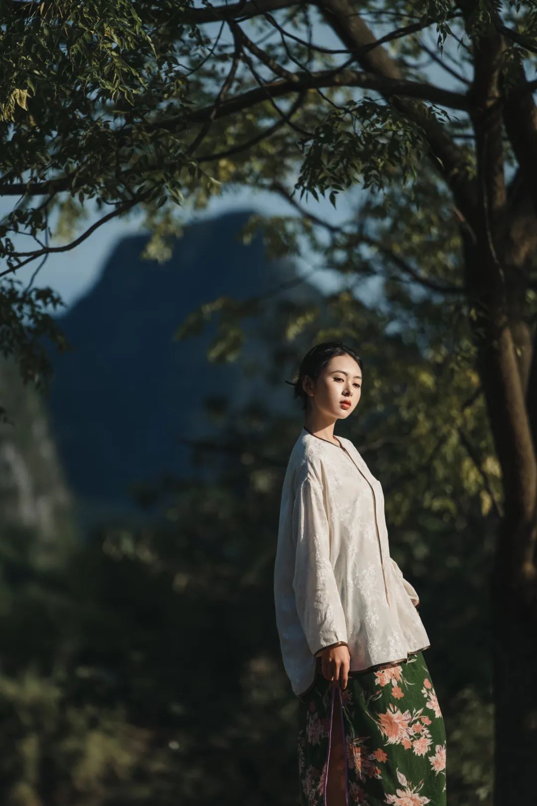 70-200mm F2.8 DG DN OS即将发售!风景入镜里,人在画中游