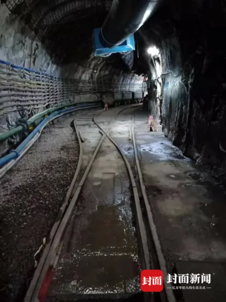 煤矿冒顶事故中的防范困局：清水营煤矿“顶板”致4人被困 多篇论文曾对安全隐患做“预警”