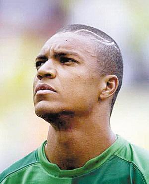 世界杯经典发型：巴乔辫子流行 大罗阿福头搞笑