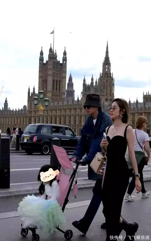 张若昀一家三口伦敦过六一！唐艺昕短发气质绝佳！现场似大片拍摄