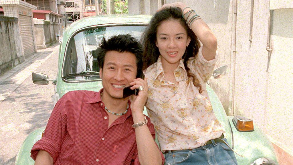 61岁港星内地工地开挖掘机，已被封杀多年，母亲仍住养老院8人间