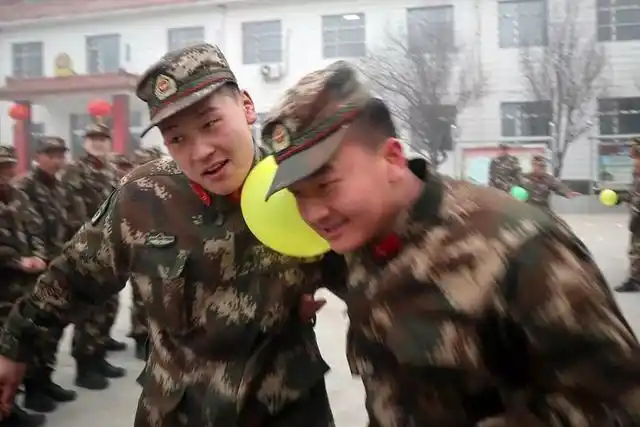 春节军营小游戏，你喜欢哪一款？