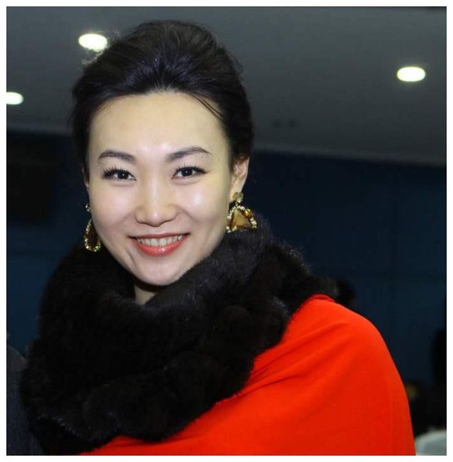 央视主播李梓萌:沈阳走出的央视著名主持人,男友在雾中迷路了