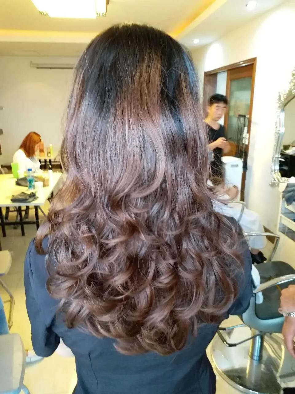 2022流行的4款烫发，每一款都好看到爆，准备烫发的女生收藏起来