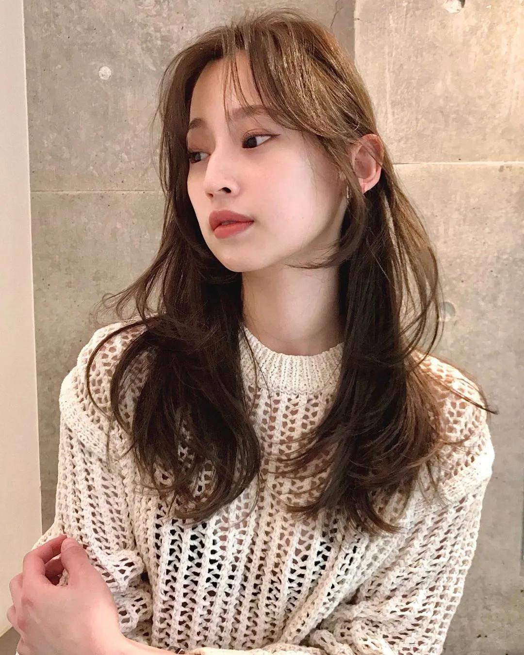 2022流行的4款烫发，每一款都好看到爆，准备烫发的女生收藏起来