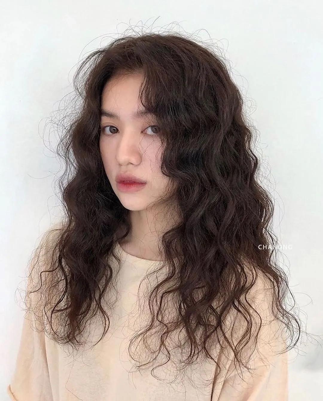 2022流行的4款烫发，每一款都好看到爆，准备烫发的女生收藏起来