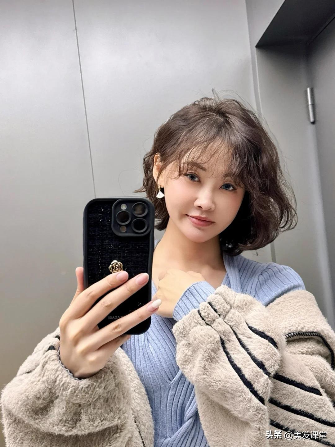 2025短发掀起了“翘头烫发”的潮流，可盐可甜，非常减龄显年轻