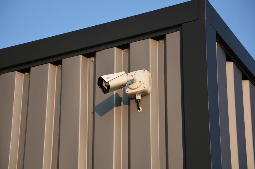 家庭监控怎么选？别再被忽悠！读懂这4个参数，比品牌更重要